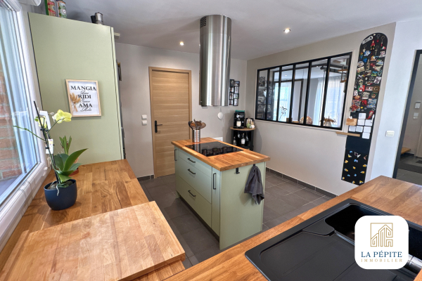 Maison individuelle avec piscine et sous-sol