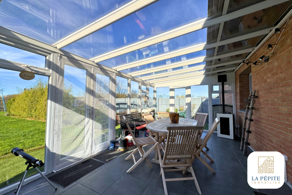 Maison individuelle avec piscine et sous-sol