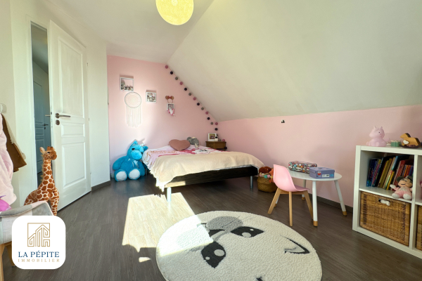Maison individuelle avec piscine et sous-sol